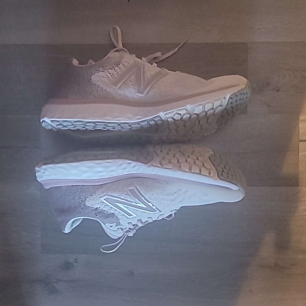 New Balance Women's Fresh Foam 680 V7 Running Sneakers Size 8 - Picture 4 of 9